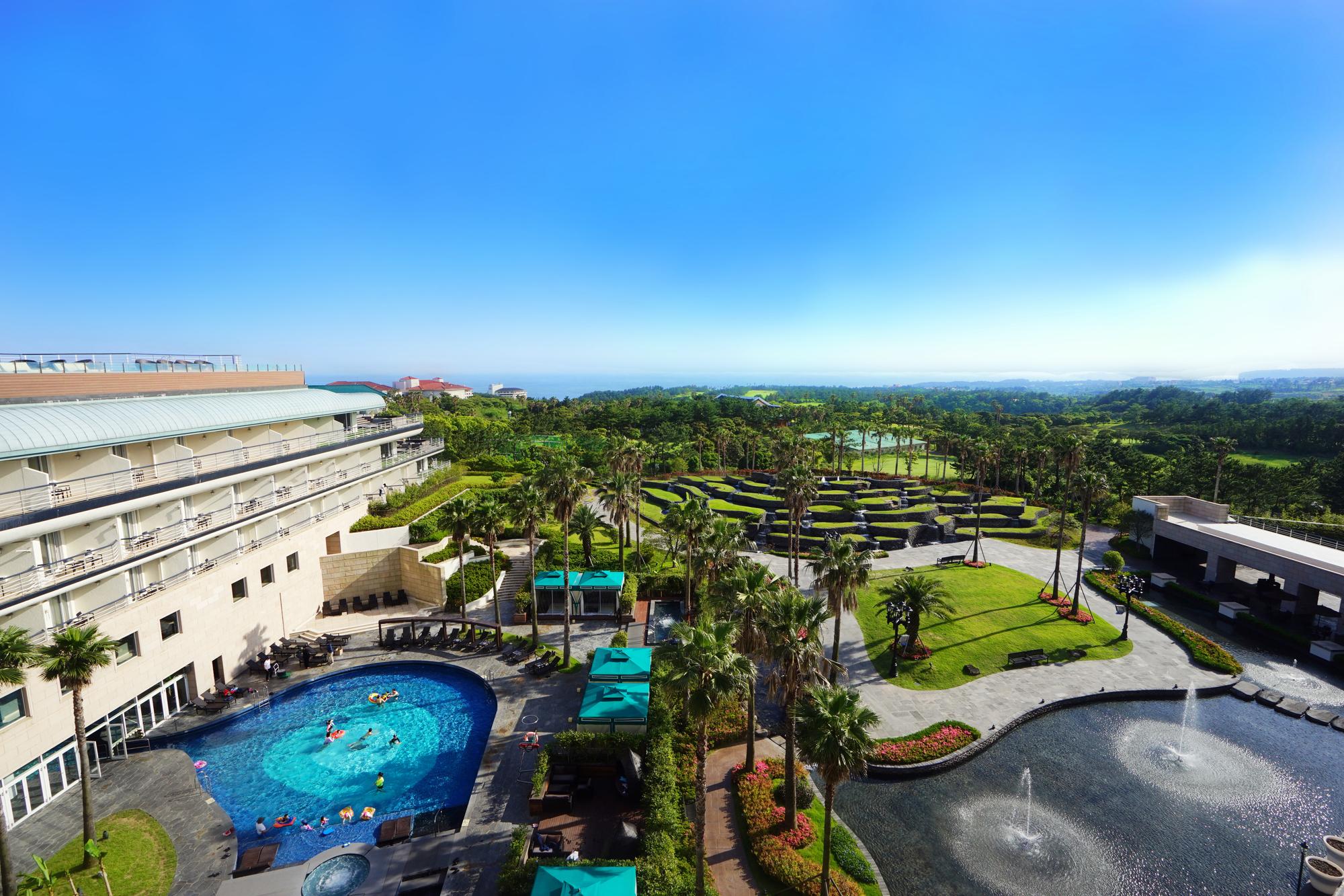 Kensington Jeju Hotel Exterior foto The resort's grounds
