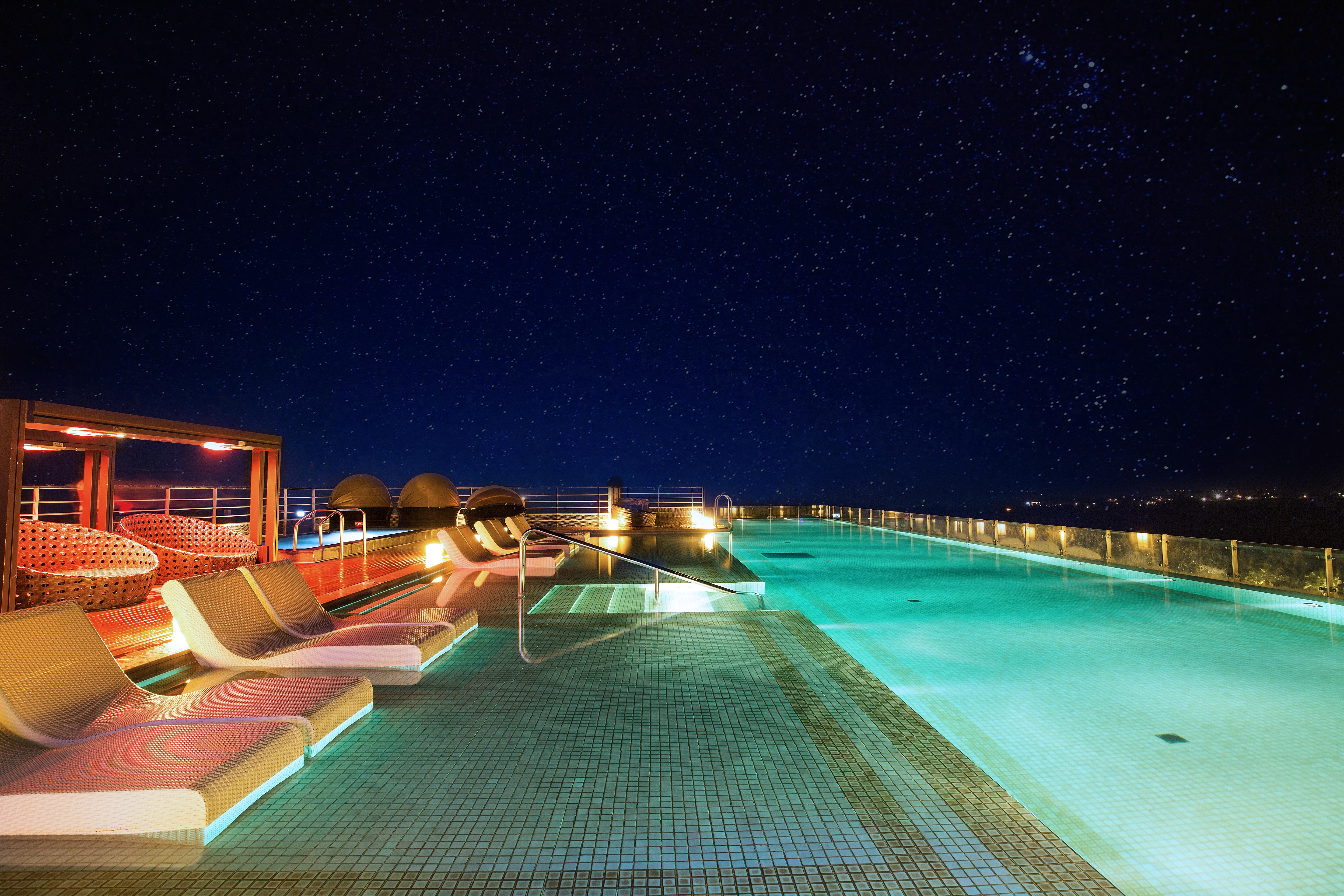 Kensington Jeju Hotel Exterior foto Rooftop pool at the hotel