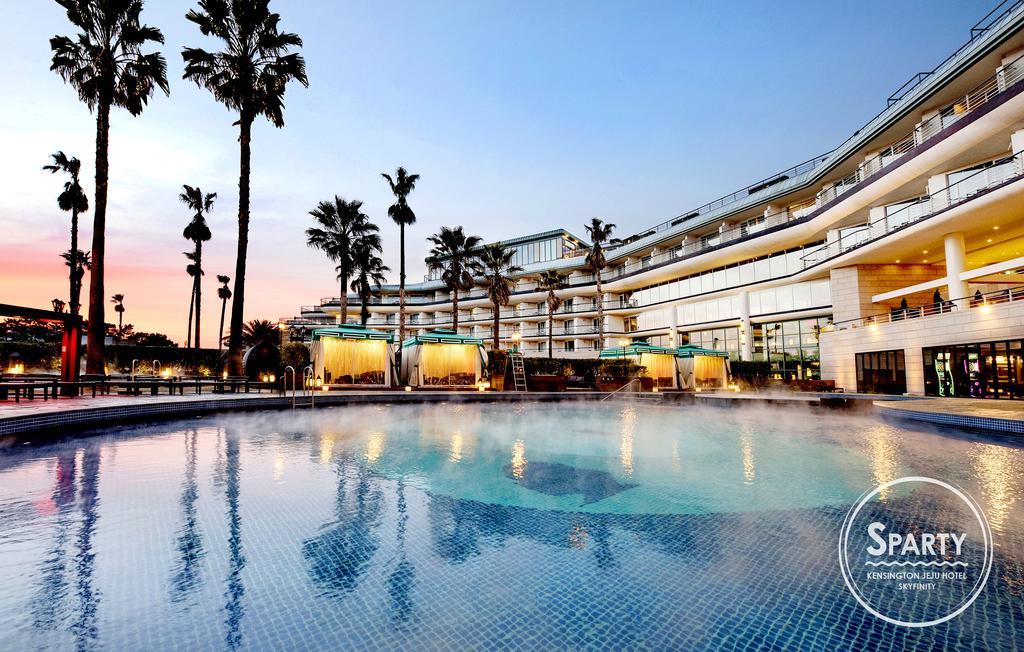 Kensington Jeju Hotel Exterior foto The pool at the Sheraton Nha Trang Hotel & Spa Resort