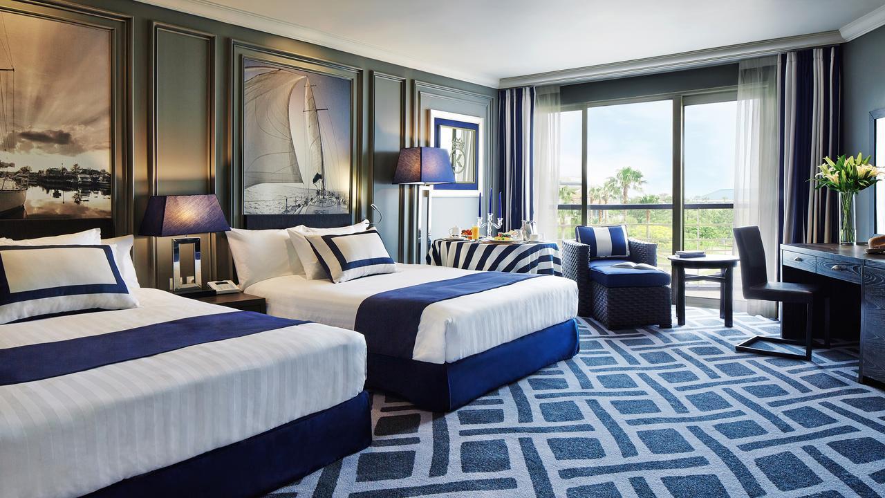 Kensington Jeju Hotel Exterior foto A guest room at The Carlyle